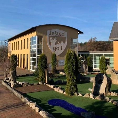 Jested Golf Restaurace A Penzion Svetla pod Jestedem Exterior photo